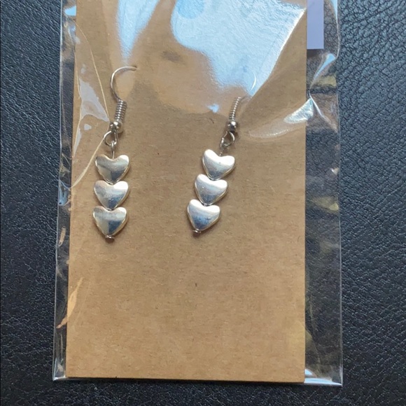 HP🎉LAST ONE! Heart drop earrings - Picture 3 of 3